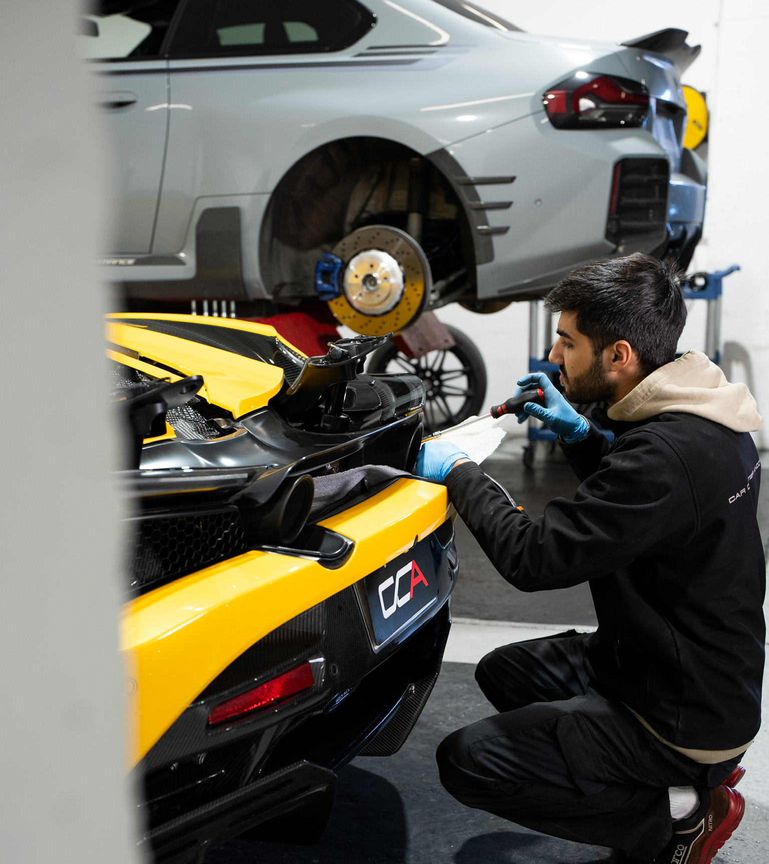 Preparacion a un McLaren y un BMW