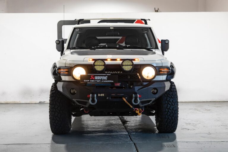 TOYOTA FJ CRUISER